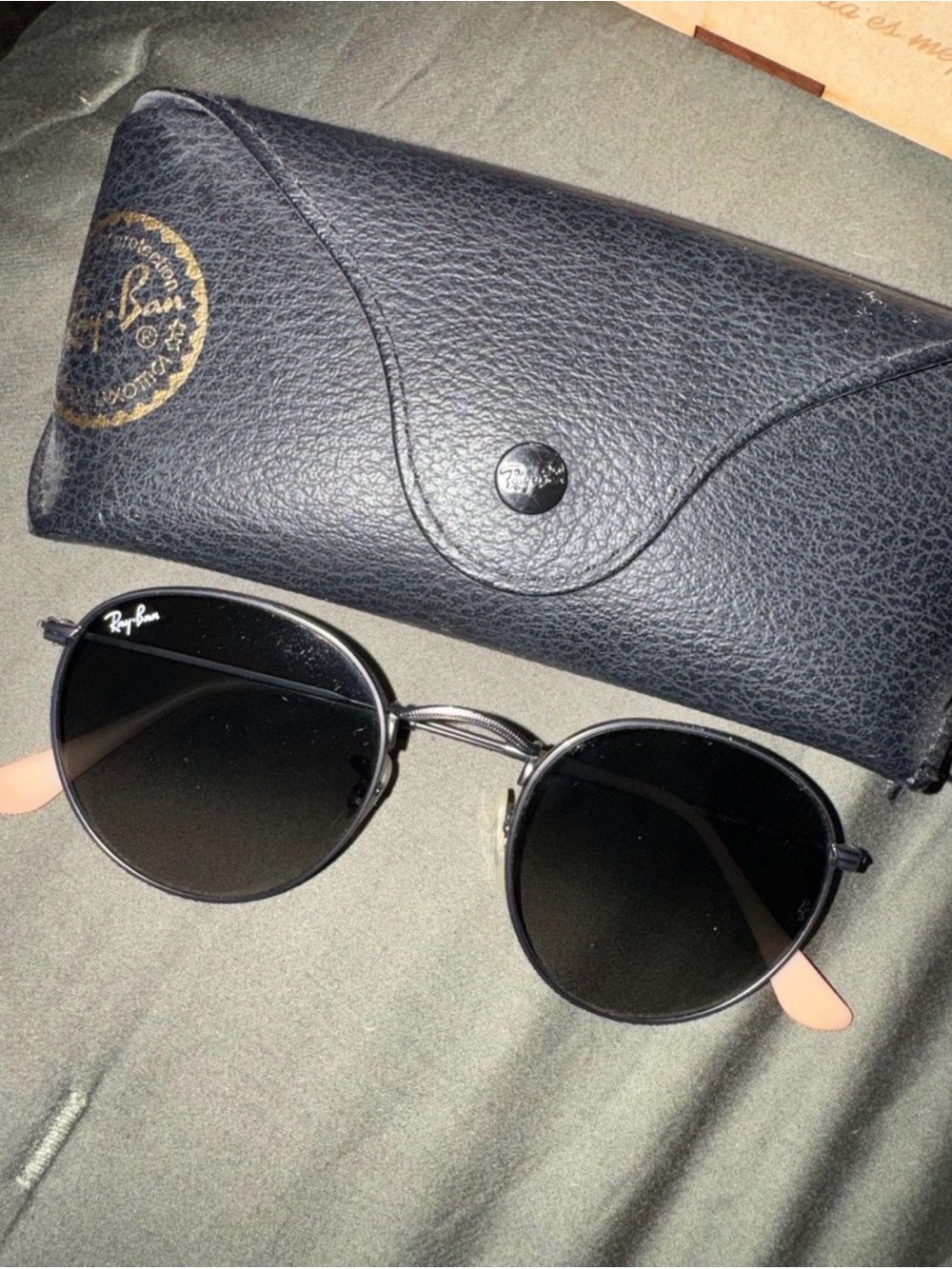 Ray-Ban Black Round Sunglasses with Black Case